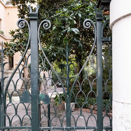 Pensión Vatican36 4*